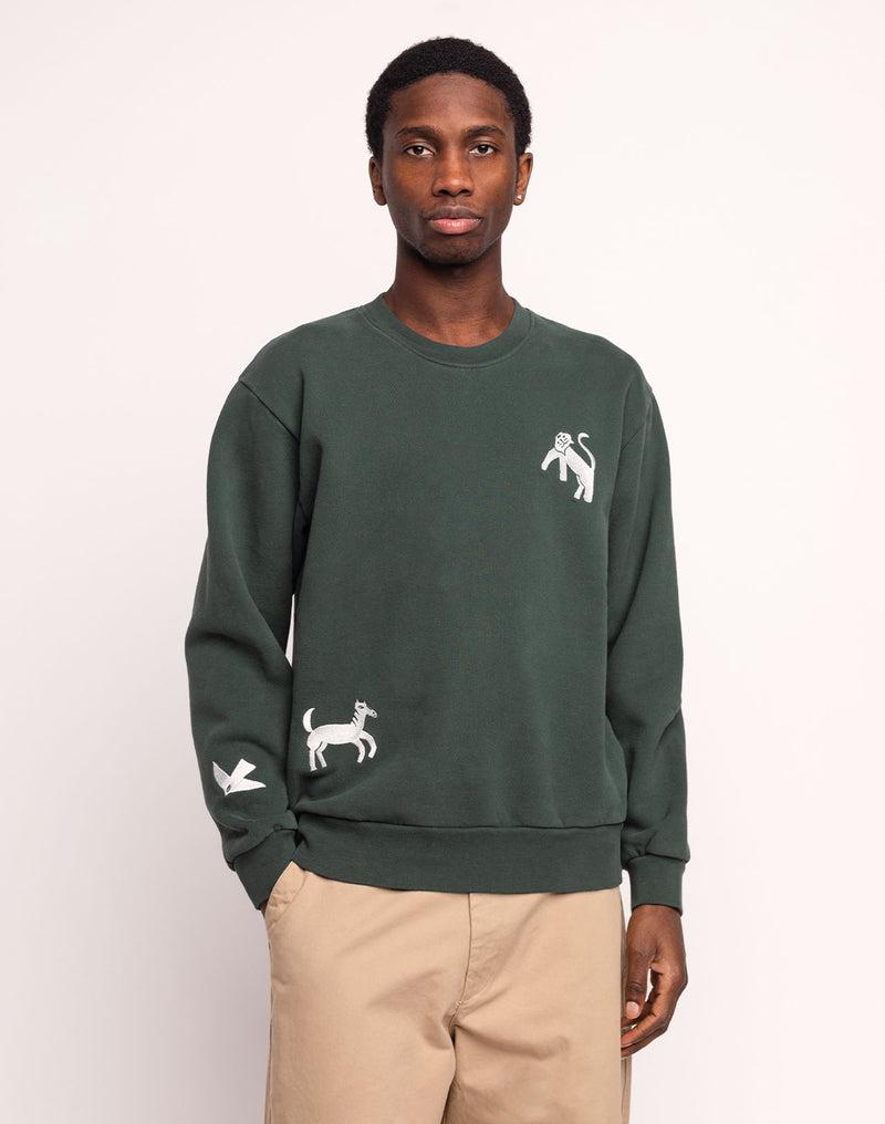 OLOW Wild Sweatshirt Herren Lärchengrün – Vorderansicht am Model